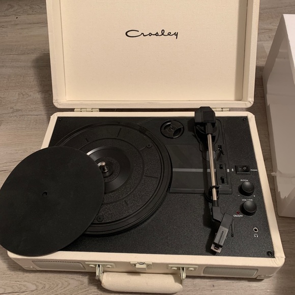 -SOLD- Urban Outfitters Record Player - Picture 9 of 10